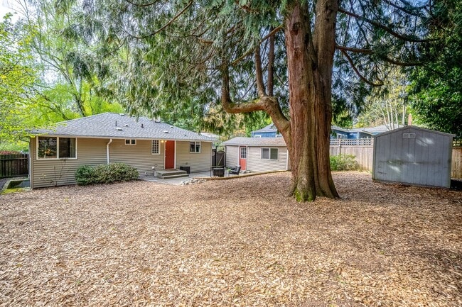 Foto del edificio - Nice 2 beds house in Maple Leaf within add...