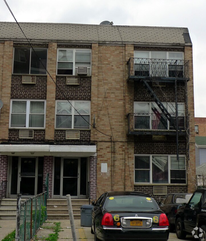 Foto del edificio - 89-19 170th St