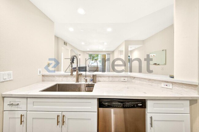 Building Photo - 13075 Pacific Promenade