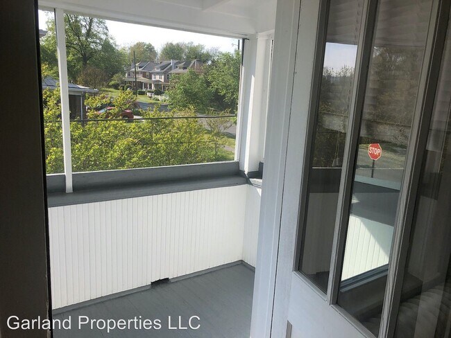 Building Photo - 2058 Memorial Ave SW