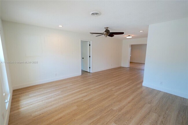 Foto del edificio - 6341 NE 22nd Ave
