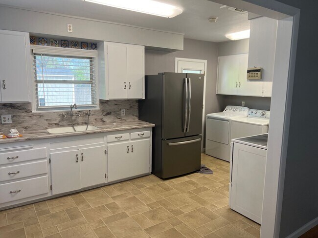 Building Photo - Cozy and convenient home in Downtown Davis