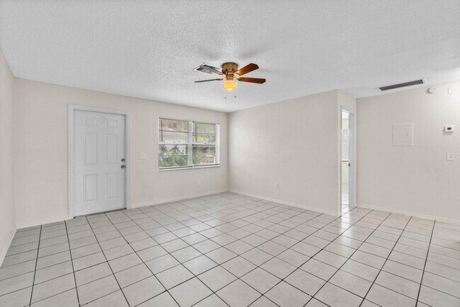 Building Photo - 4915 Gulfstream Rd