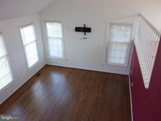Building Photo - 9109 Lake Braddock Dr