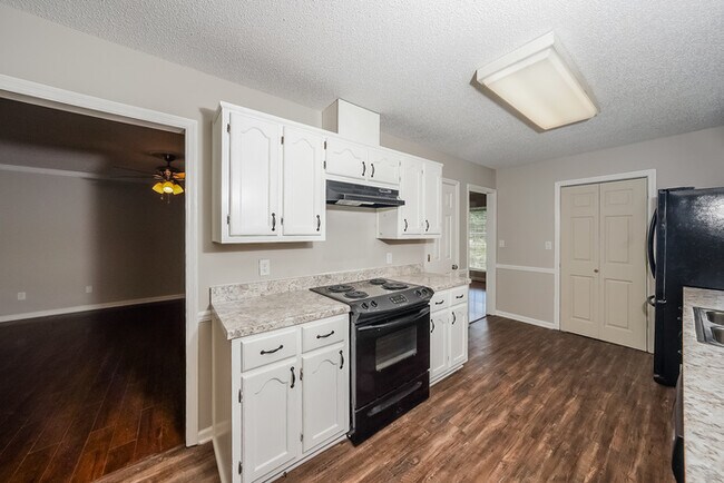 Foto del edificio - Charming 4 BR 2BA home