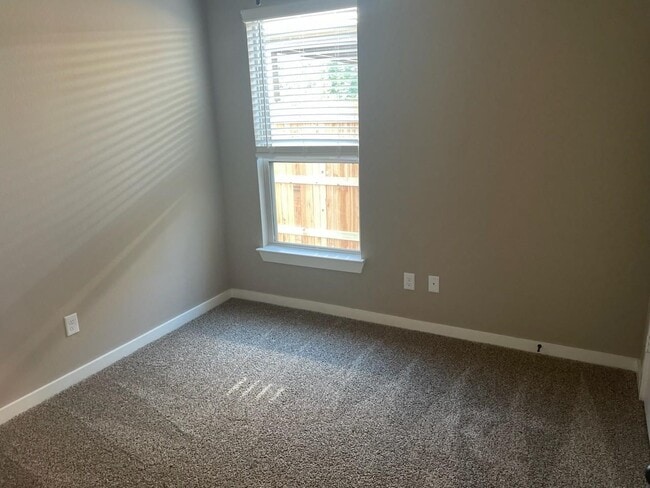 Building Photo - 9889 Grosbeak Ln
