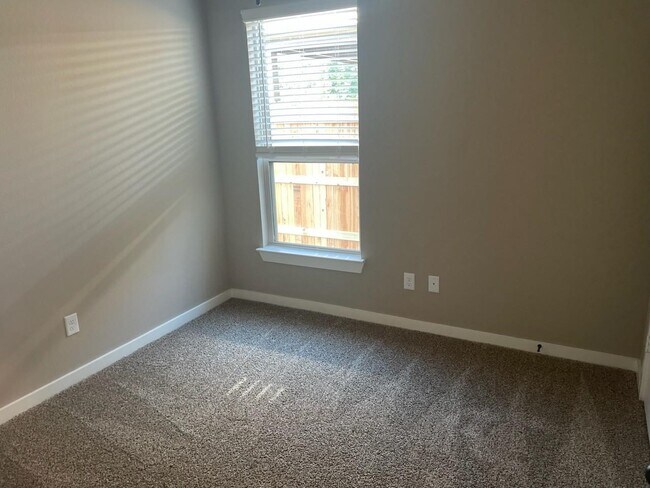 Foto del edificio - 9889 Grosbeak Ln