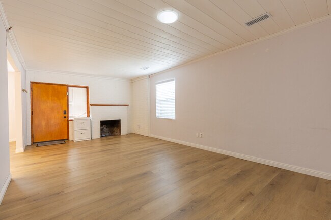 Foto del edificio - 6404 Zena Dr