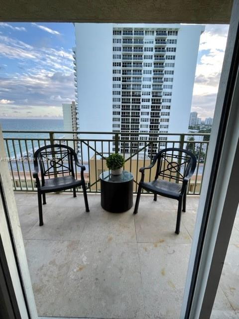 Foto del edificio - 2080 S Ocean Dr