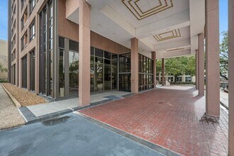 Building Photo - 5150 Hidalgo St