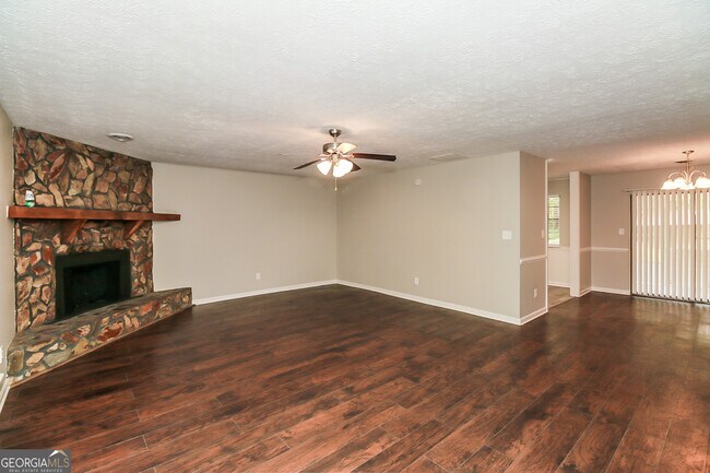 Building Photo - 155 Hunt Ridge Dr