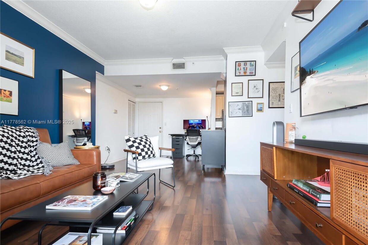 Primary Photo - 3500 Coral Way
