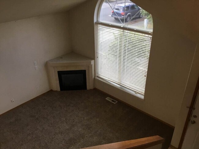 Building Photo - 15606 NW Riverview Dr