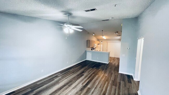 Building Photo - Amazing 2/2 Condo in Hunters Reserve! Wate...