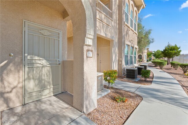 Building Photo - 10550 W Alexander Rd