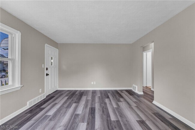 Foto del edificio - 13702 Wainstead Ave