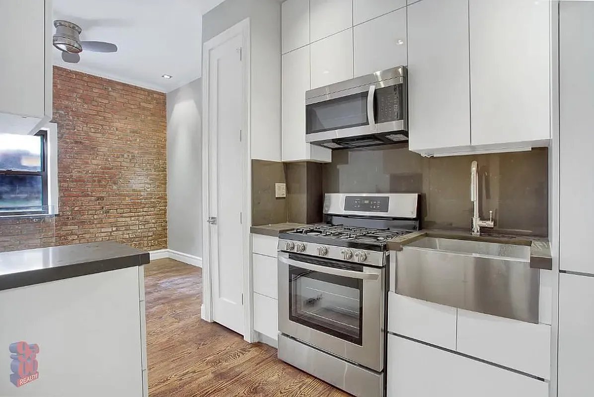 Foto principal - 213 E 26th St