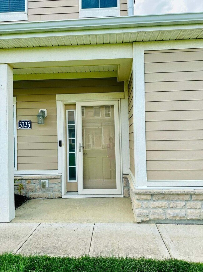 Foto del edificio - 3225 Rossmore Cir