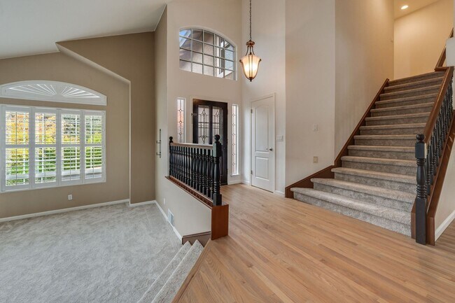 Foto del edificio - Stunning Folsom Split-Level Home with Pool & 3-Car Garage in Quiet Cul-De-Sac