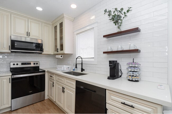 Photo - 102 S Lockwood Dr Apartment