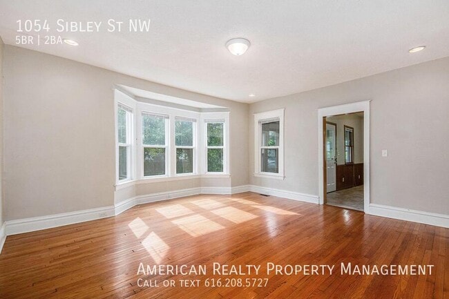 Foto del edificio - 1054 Sibley St NW