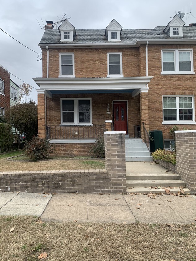 Primary Photo - 1324 Allison St NE