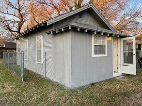 Building Photo - 1815 E 4th Pl