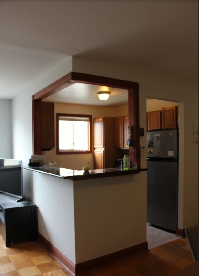 Interior Photo - 616 N Piedmont St