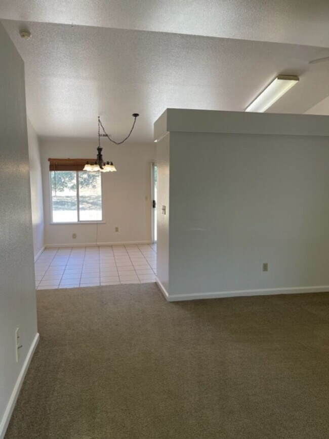 Foto del edificio - 3 Bedroom in Quail Ridge Subdivision