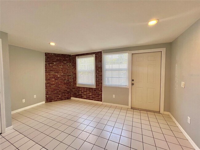 Foto del edificio - 2802 W Lake Eloise Dr