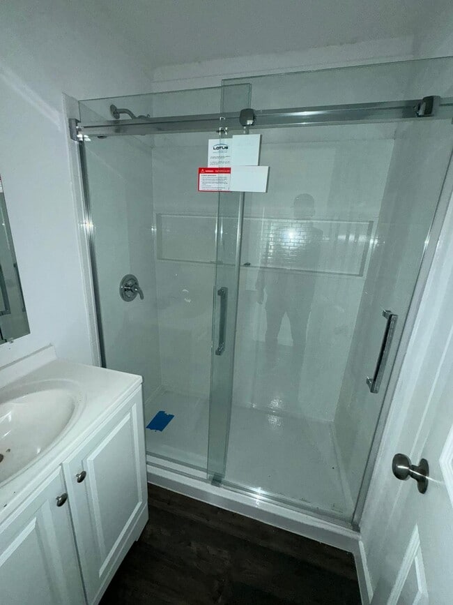 Bathroom - 3903 Broyles St
