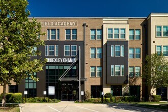 Building Photo - Bexley on Main