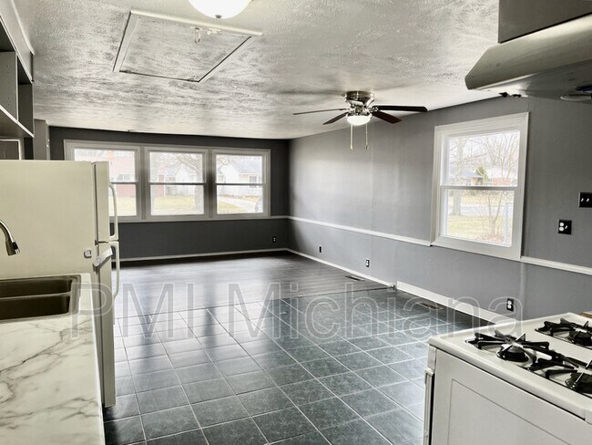 Building Photo - 3407 Kent Ln