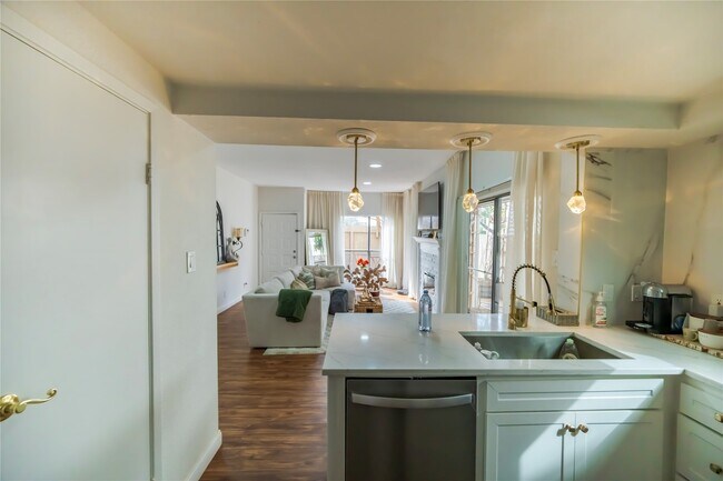 Foto del edificio - 1829 Augusta Dr