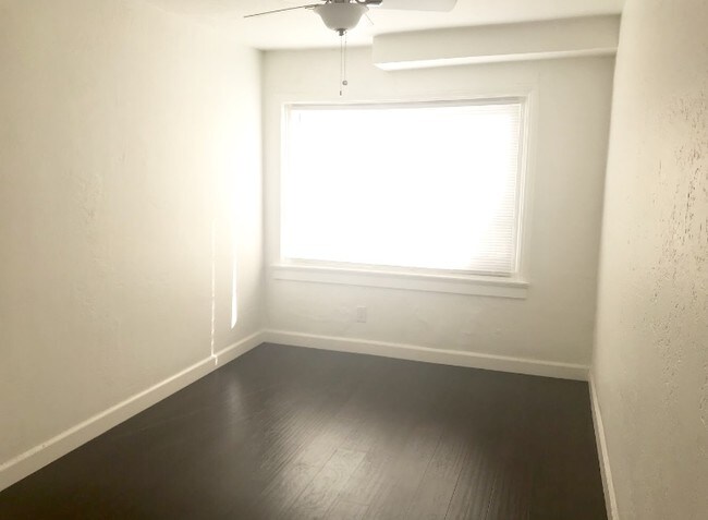 Foto del edificio - 1261 E 3rd St