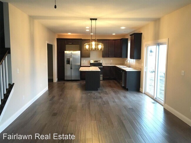 Building Photo - 4 br, 2.5 bath House - 1219 S. Roberto Rd.