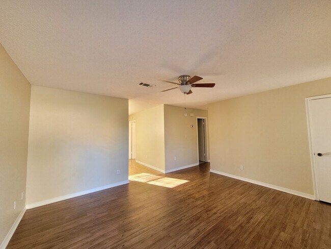 Foto del edificio - 4804 Tradewinds Dr