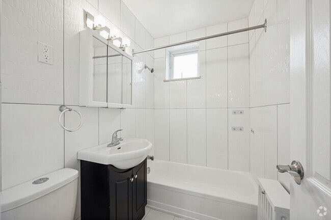 1BR, 1BA - 700SF - Bathroom - 130 Cosburn Ave