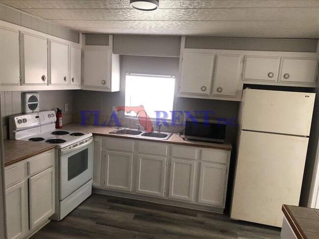 * APPLICATION PENDING. DO NOT APPLY! * Large 3/2 Manufactured home in Orlando** - * APPLICATION PENDING.  DO NOT APPLY! *  Large 3/2 Manufactured home in Orlando**