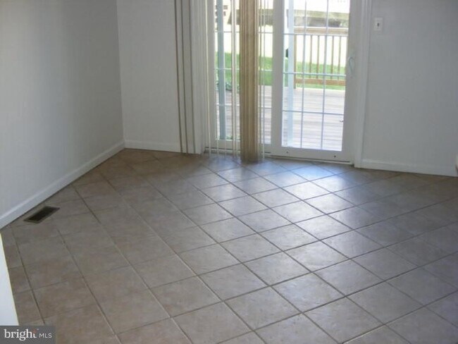 Foto del edificio - 655 Coates Ln