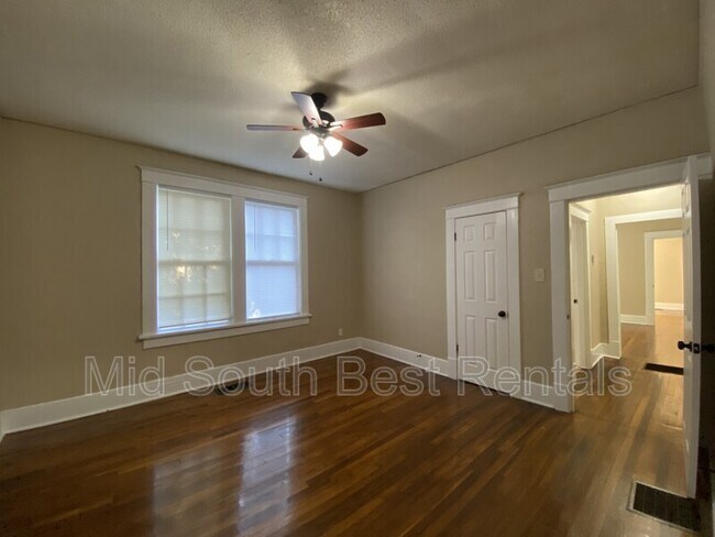 Foto del edificio - 1930 Foster Ave