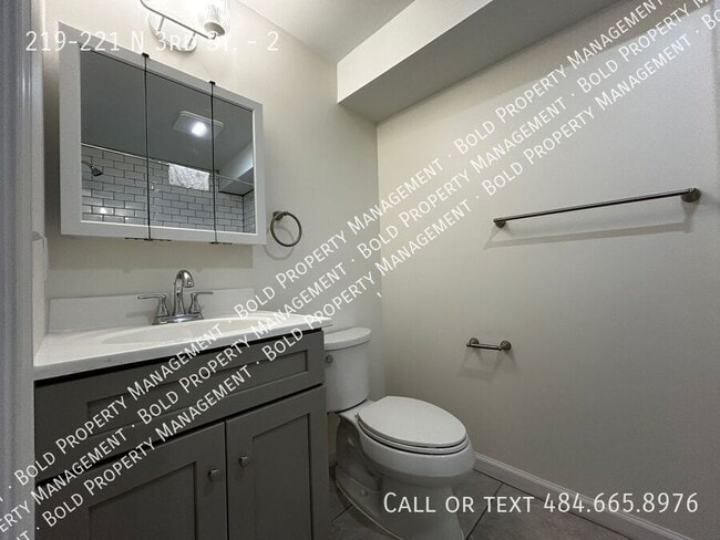 Foto del edificio - 219-221 N 3rd St.-2