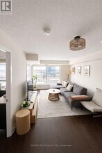 Building Photo - 151 Village Green Square