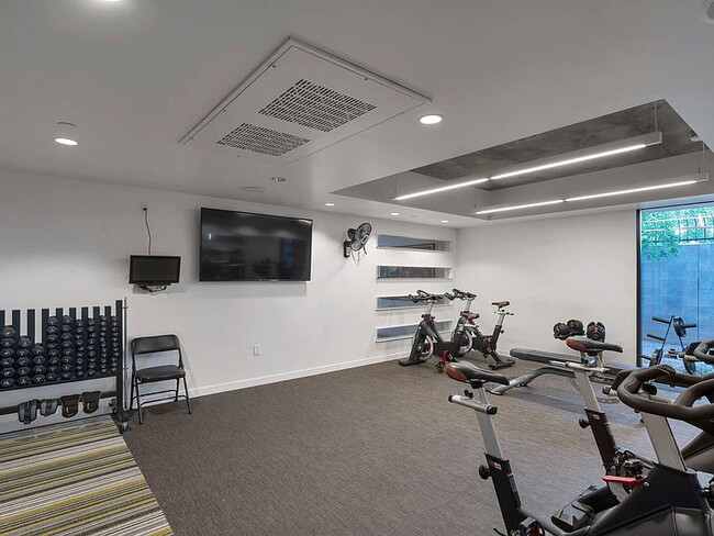 Building Photo - "Spacious 2-Bed, 2-Bath Gem in the Heart of Phoenix - 1188 Sq Ft of Modern Living!"