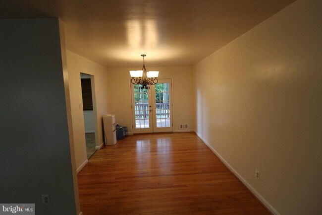 Foto del edificio - 8817 Cather Ave