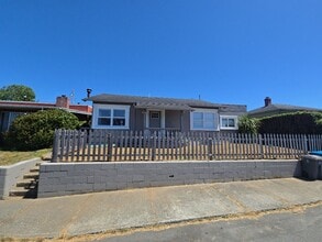 Building Photo - 3563 Oregon St