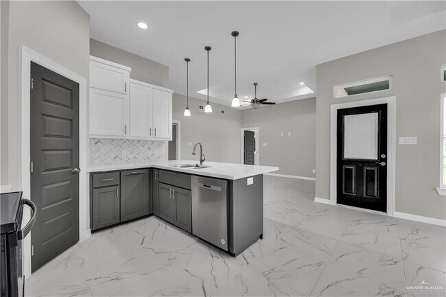 Foto del edificio - 329 E Trenton Rd