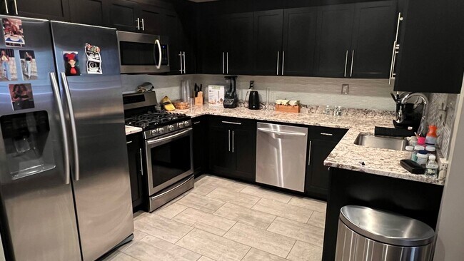 Foto del edificio - 8 White Hall Rd