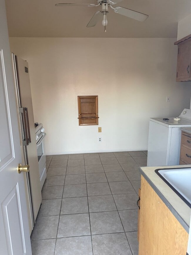 Building Photo - For Lease: Charming 1-Bedroom Duplex in the Heart of Yukon!