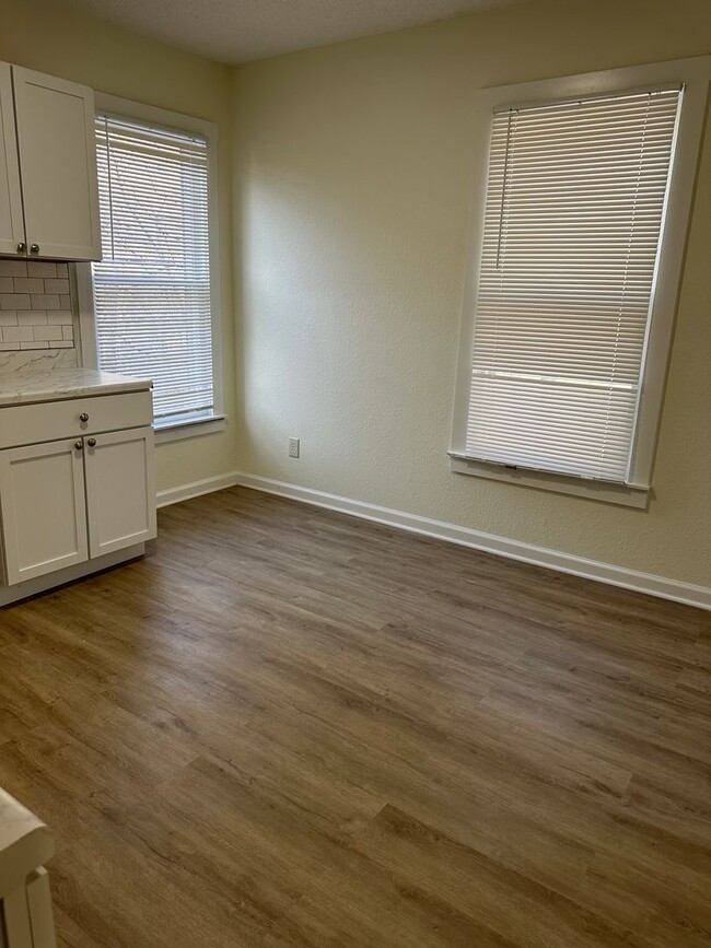 Building Photo - Newly Updated 2 bedroom 1 bath in Excelsio...